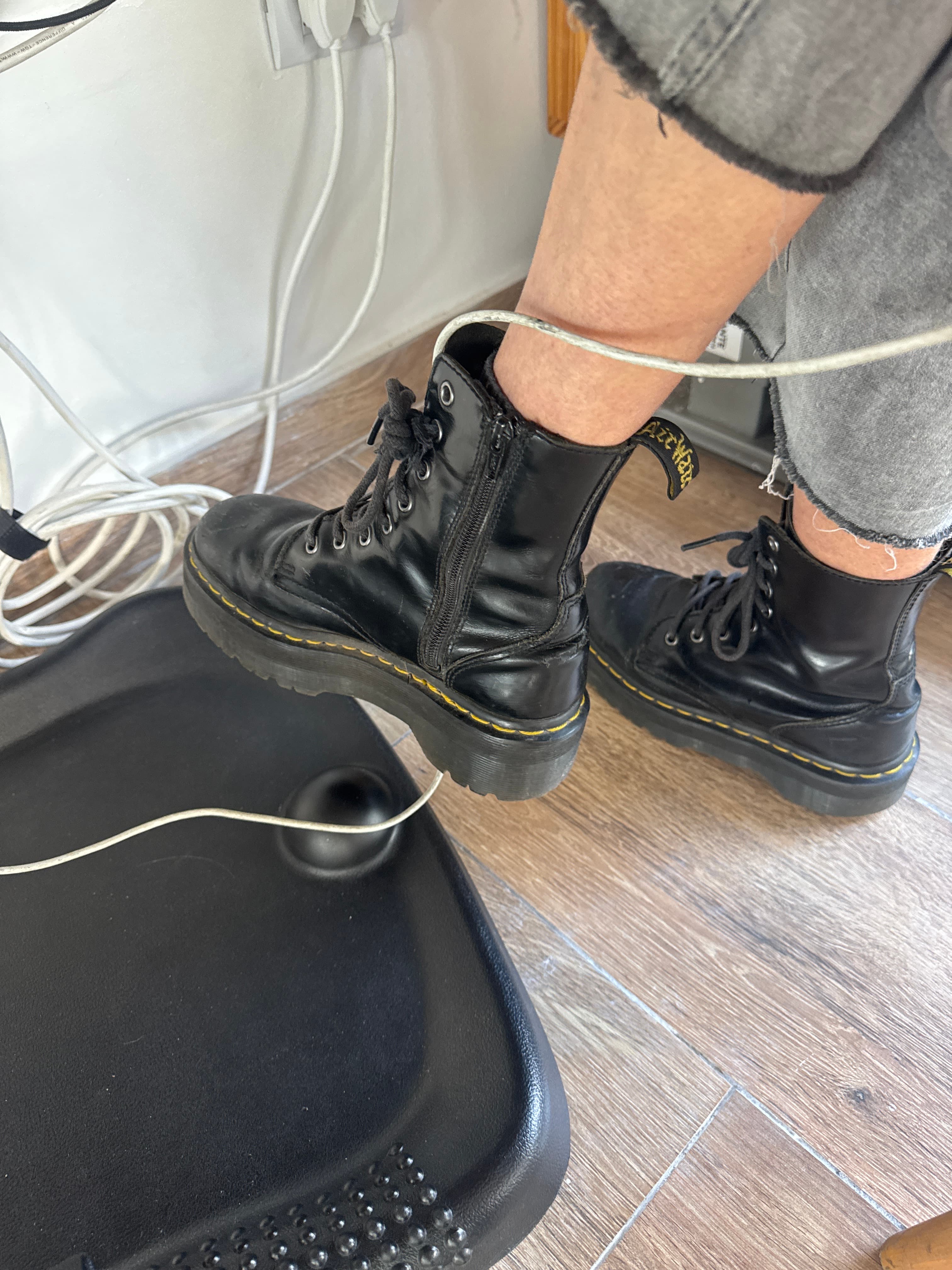 Botas Dr. Martens negras con cierre lateral