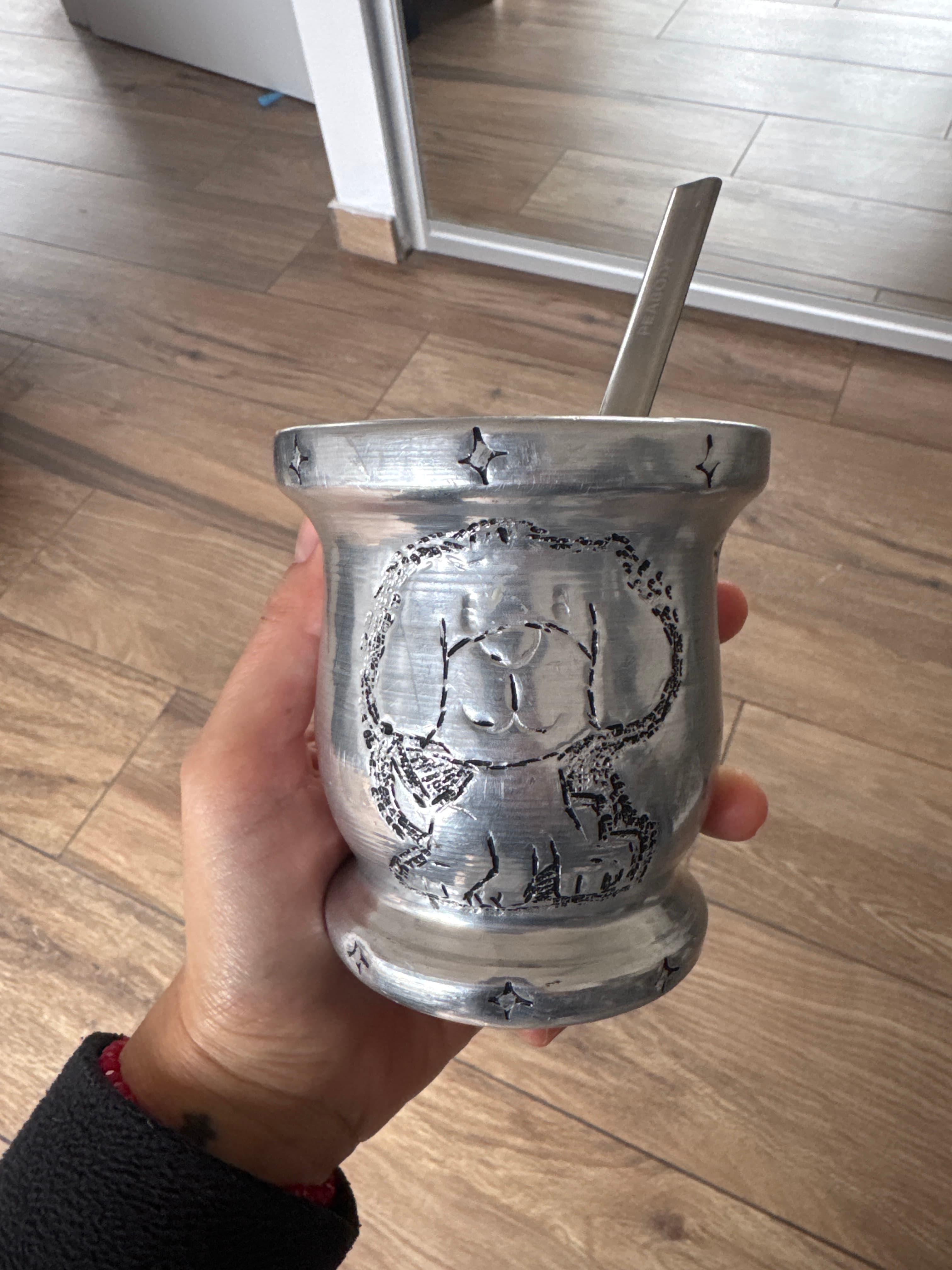 Mate de Alpaca con Bombilla - Diseño Gaucho Grabado - photo 1